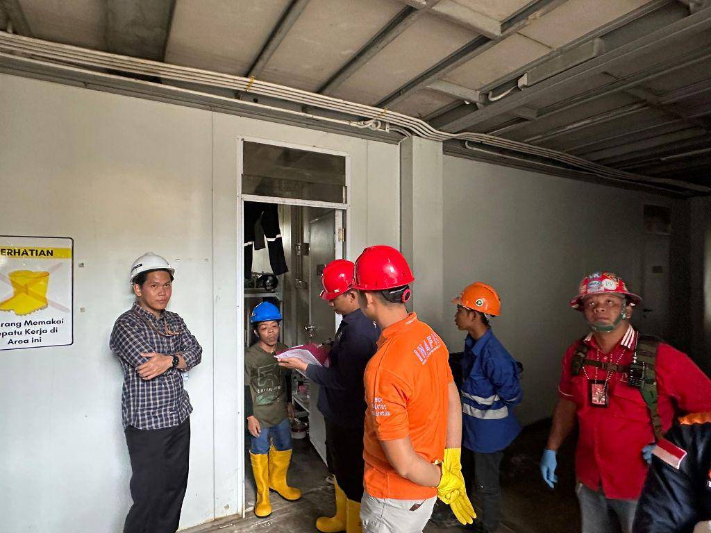 Kegiatan olah TKP turut disaksikan oleh Kepala Otorita IKN Basuki Hadimuljono, Kasubbid Fiskom Polda Jatim AKBP Lukman, serta sejumlah pejabat Otorita IKN, Sabtu (4/10/2025). Foto IKN