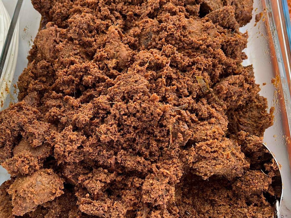 Rendang daging sapi di Payakumbuh, Sumatra Barat