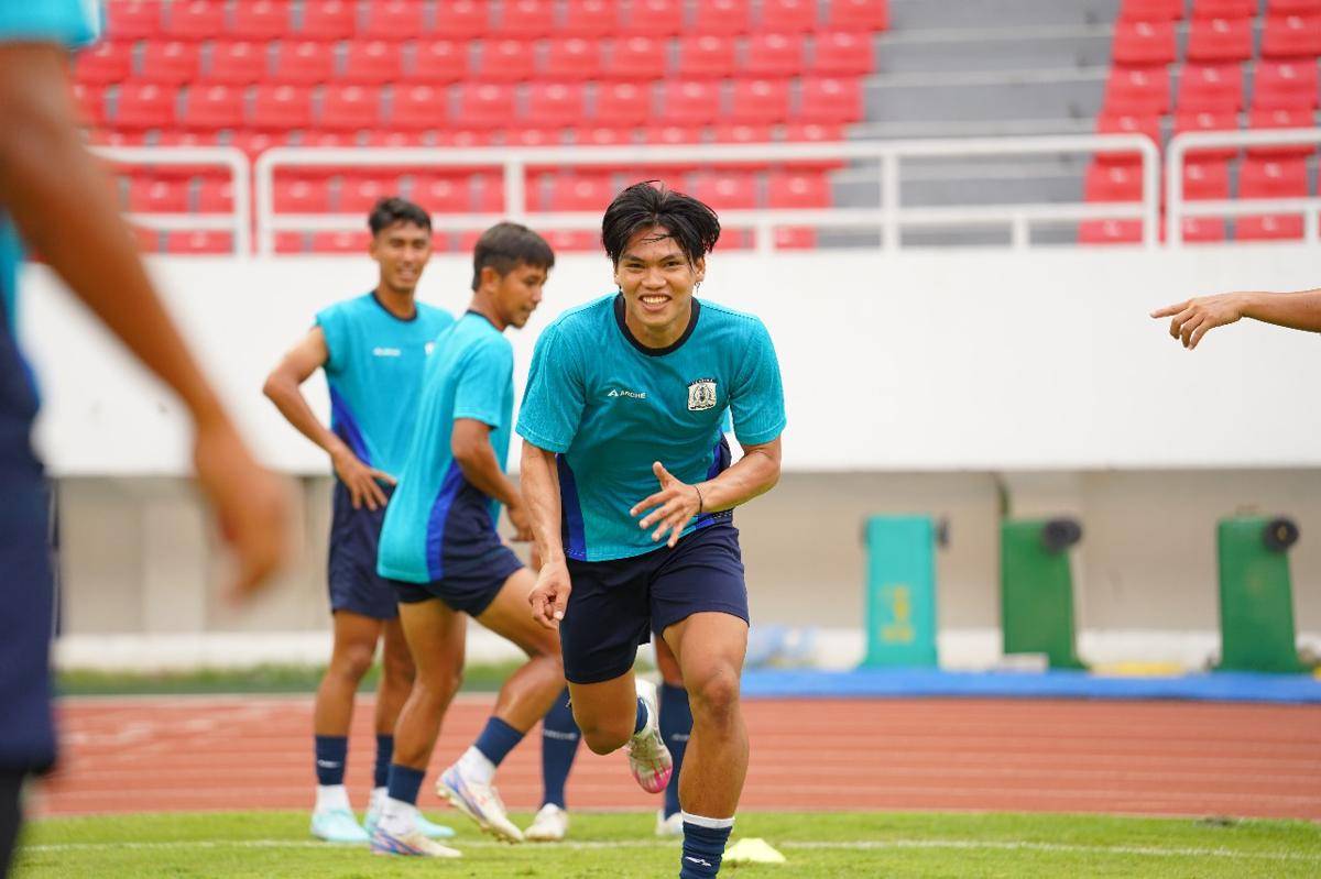 Skuat Persiba saat menjalani official training di Stadion Jatidiri, Semarang, jelang melawan Kendal Tornado FC