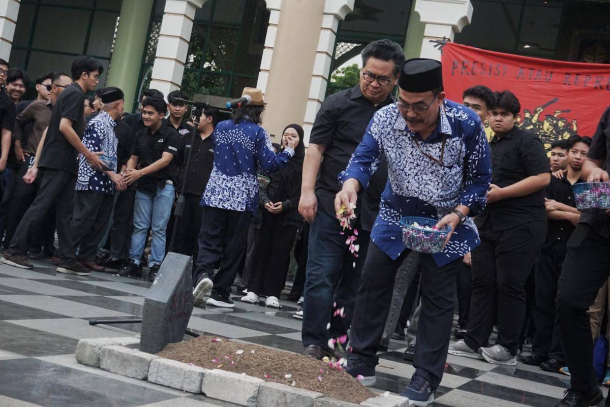 Aksi Solidaritas UII Rapatkan Barisan: Bebaskan Paul, Bebaskan Semua Korban Tangkap Paksa dan Kriminalisasi, Senin (6/10/2025).