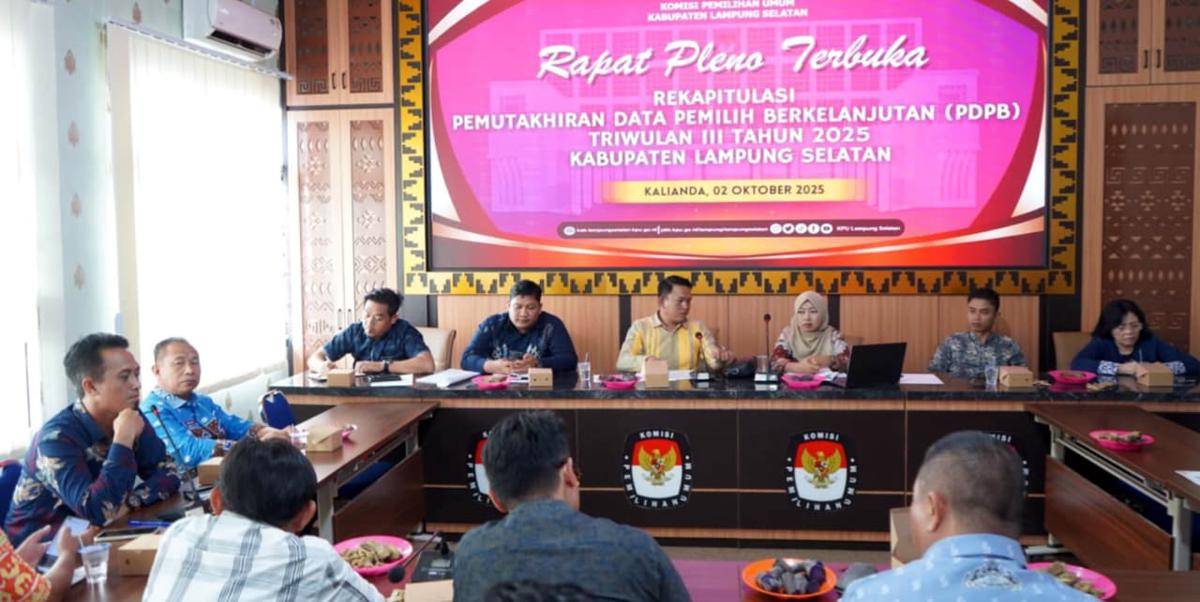 Rapat Pleno Terbuka Rekapitulasi Pemutakhiran Data Pemilih Berkelanjutan (PDPB) yang Digelar di Aula Kantor KPU Lampung Selatan