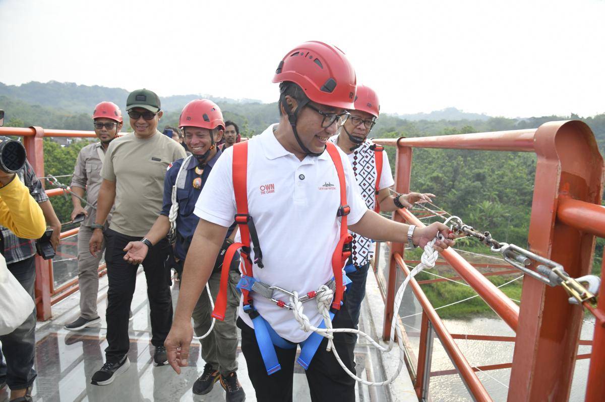 jembatan kaca tinjomoyo, wisata petualangan tinjomoyo