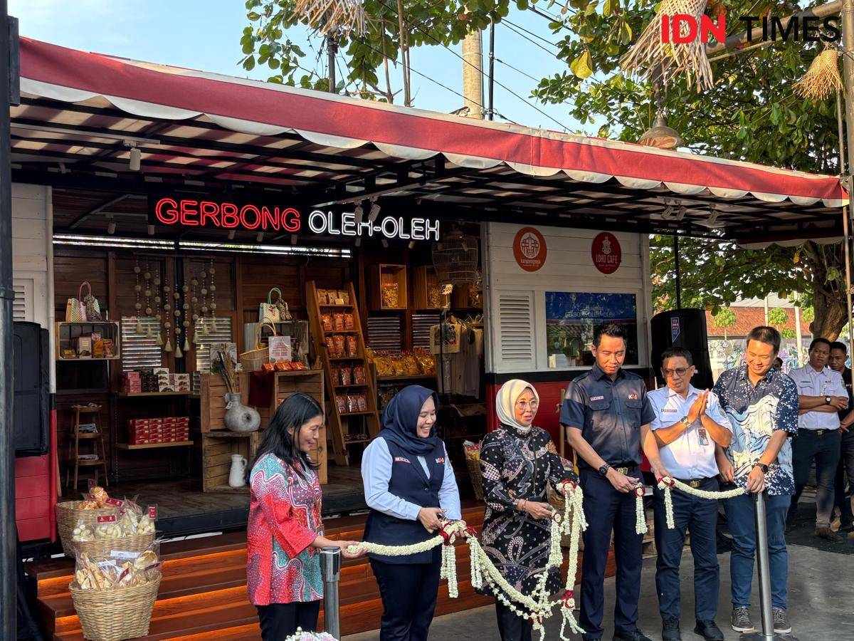 Gerbong Oleh-Oleh di Loko Café Malioboro.