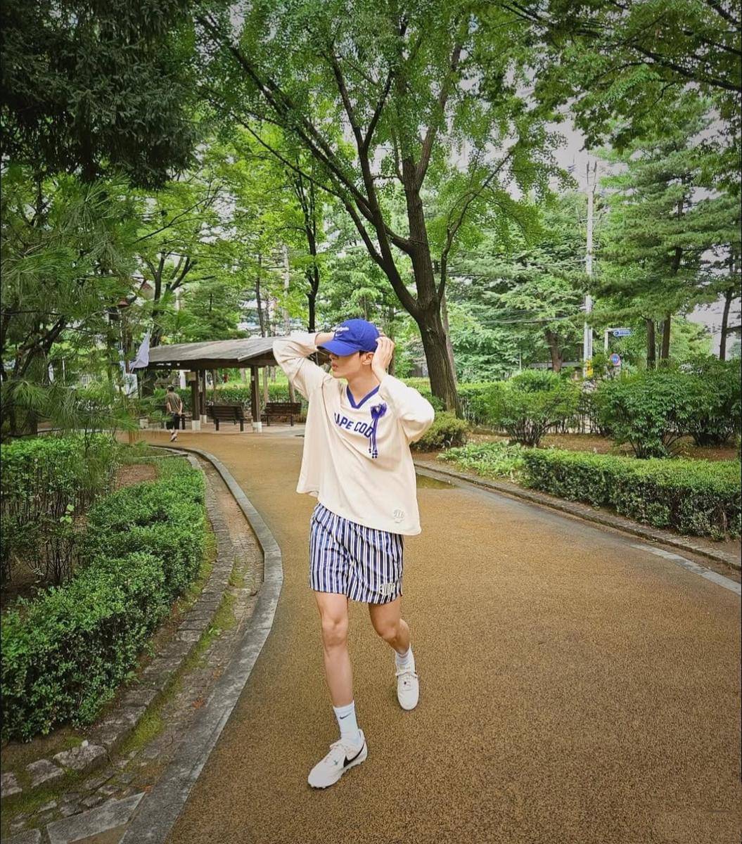 potret DK SEVENTEEN (instagram.com/dk_is_dokyeom) 