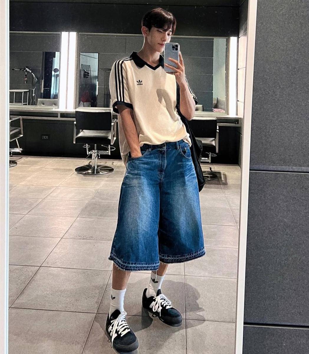 potret DK SEVENTEEN (instagram.com/dk_is_dokyeom) 