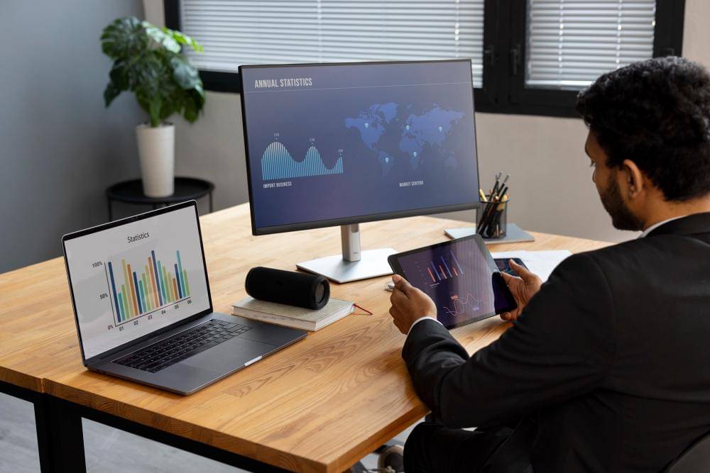 ilustrasi data analyst (freepik.com/freepik)