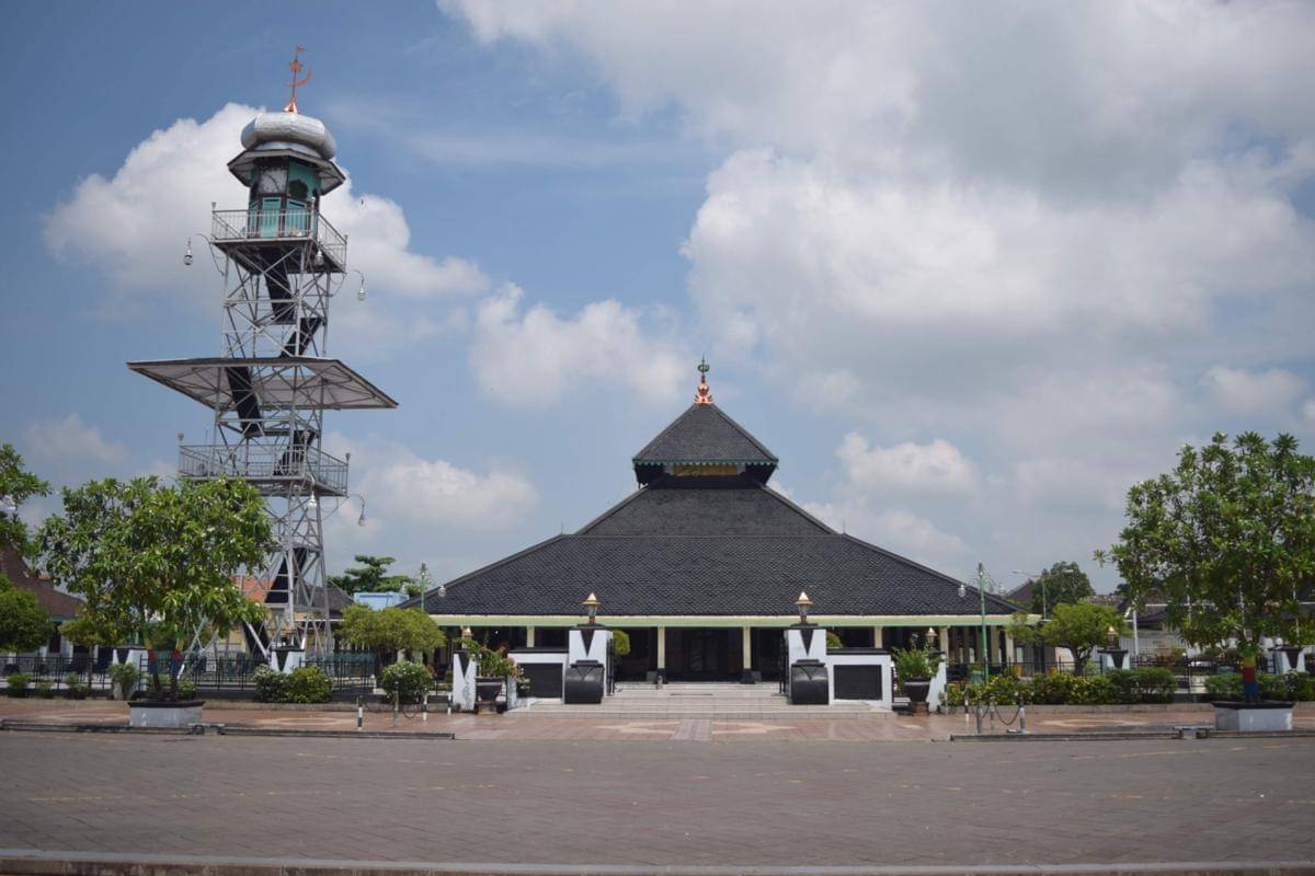 Masjid Agung Demak (masjidagungdemak.org)