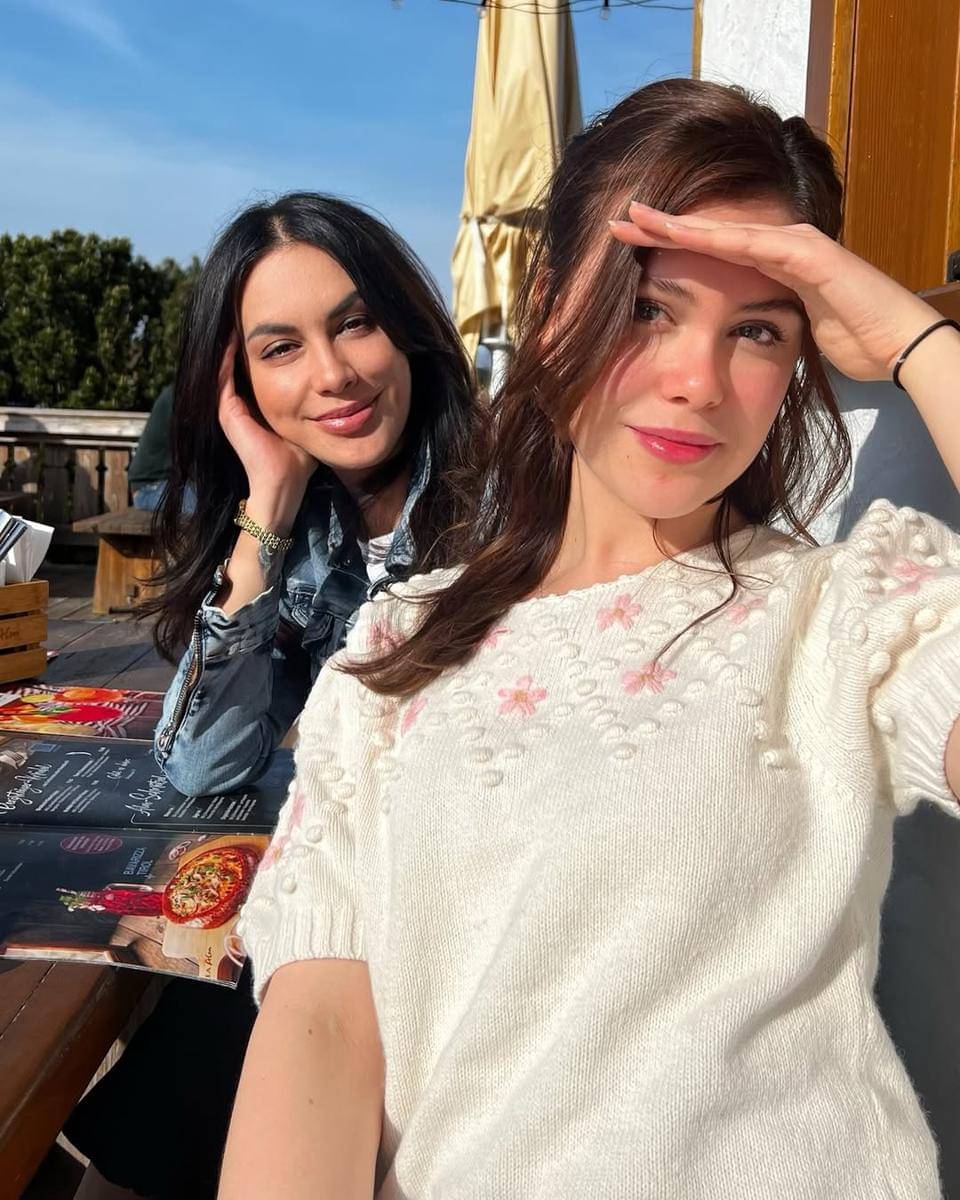Sophia Latjuba dan Manuella Aziza Villareal