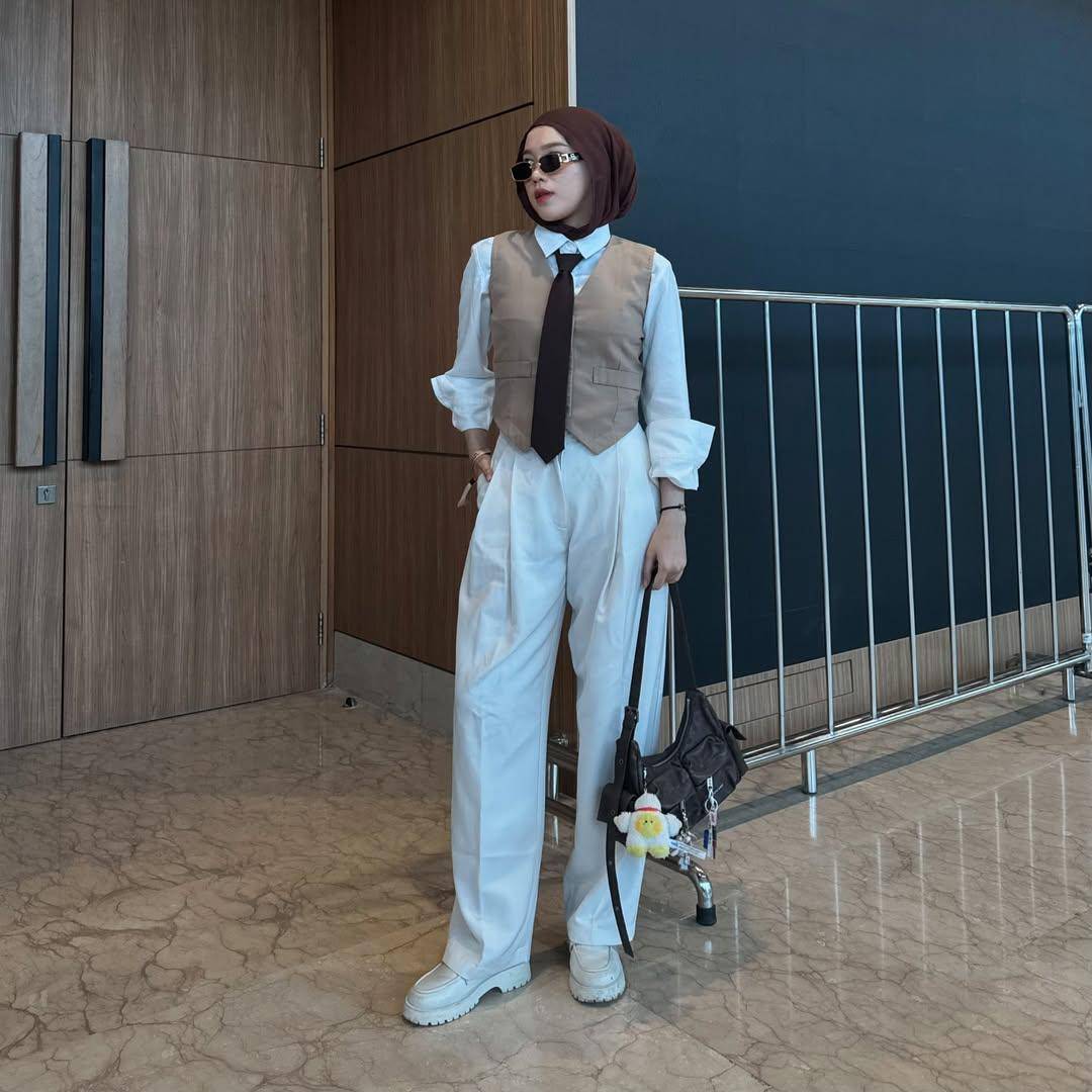 OOTD Kantor ala Afiqah Syifa (instagram.com/afiqahhns)