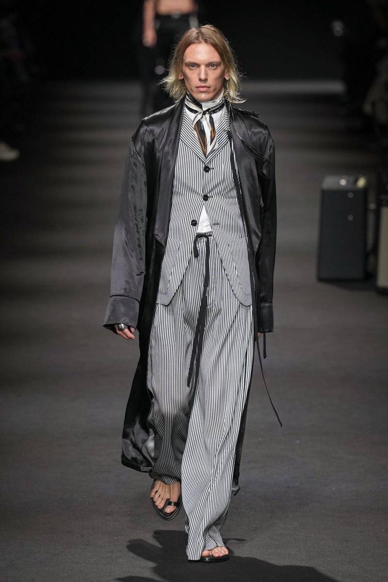 Koleksi Ann Demeulemeester S/S '26 di Paris Fashion Week (dok. Ann Demeulemeester)
