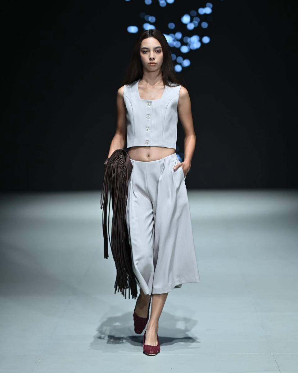 Koleksi Hian Tjen for Josephine Anni bertajuk “Marée” di Plaza Indonesia Fashion Week (PIFW) 2025. (dok. PIFW)