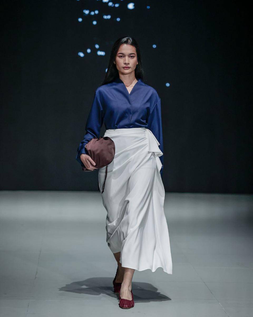 Koleksi Hian Tjen for Josephine Anni bertajuk “Marée” di Plaza Indonesia Fashion Week (PIFW) 2025. (dok. PIFW)