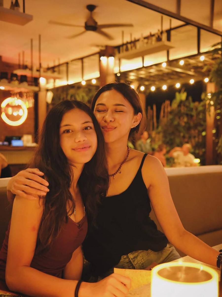 Nana Mirdad dan Sarah Deana White