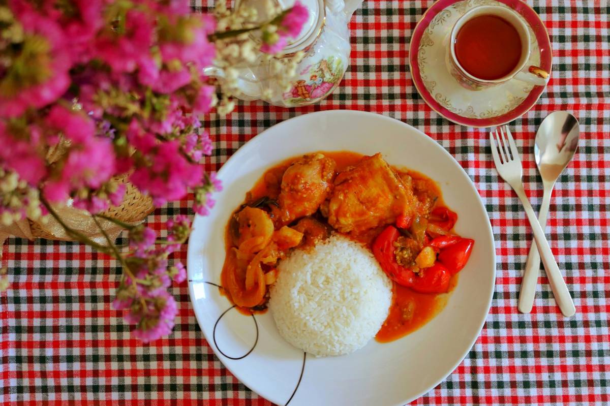 Ilustrasi ayam saus Singapore 