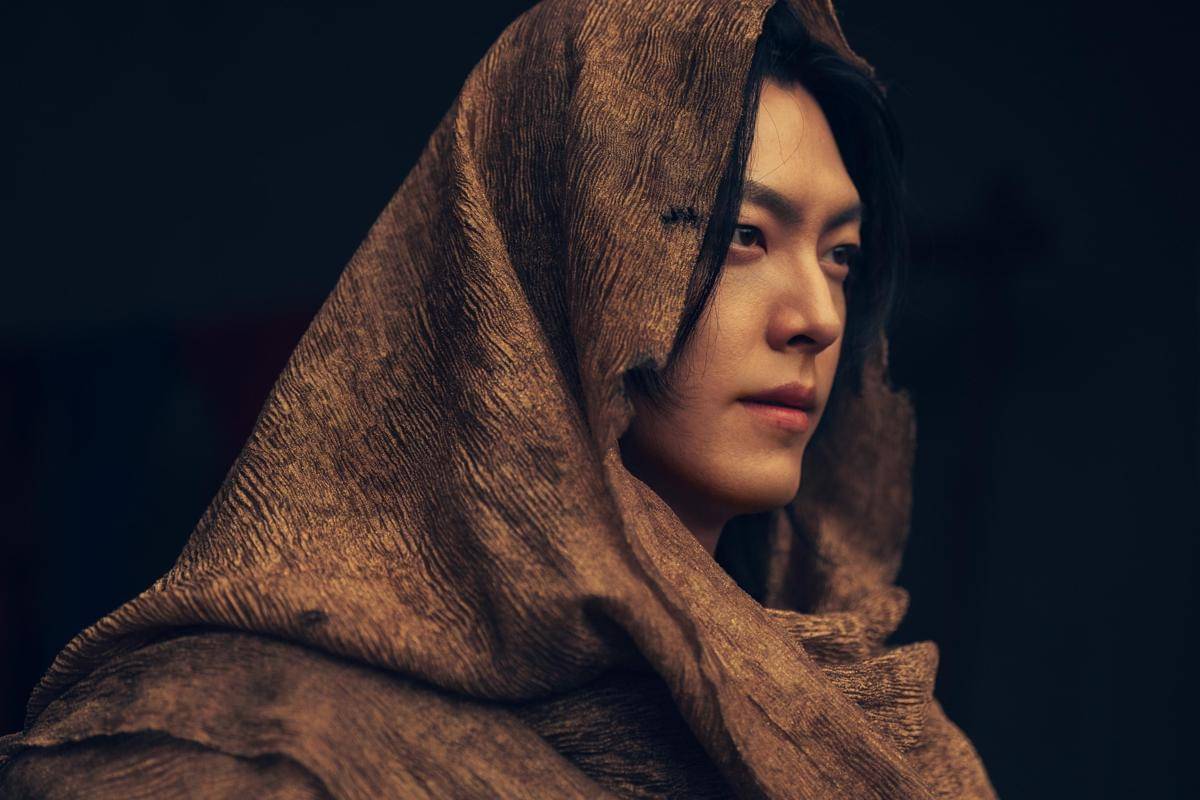 Genie di drama Korea Genie, Make a Wish diperankan oleh Kim Woo Bin