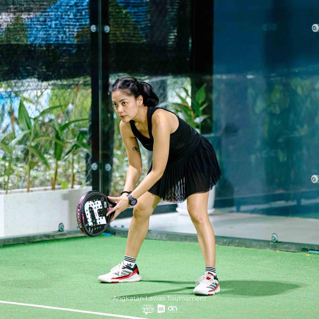Lulu Tobing sedang berolahraga padel. (instagram.com/lutob)