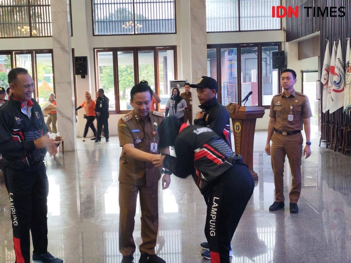 Pelepasan atlet ke PON Beladiri Kudus 2025. (IDN Times/Muhaimin)