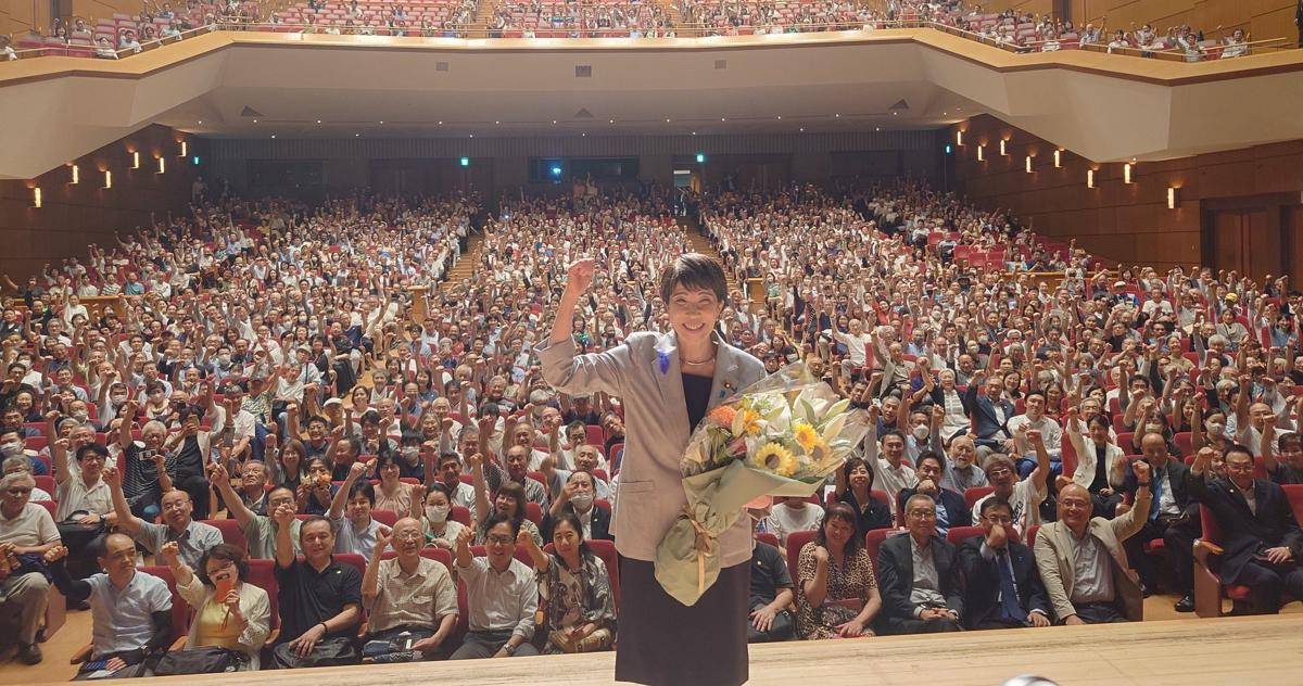 Sanae Takaichi mengucapkan terima kasih kepada 1600 peserta dan penyelenggara acara pidato di Bunkyo Civic Hall. (x.com/@takaichi_sanae)