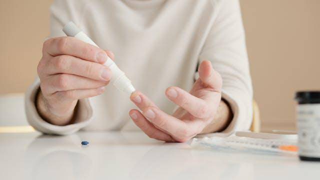 ilustrasi pemeriksaan diabetes (pexels.com/Artem Podrez)