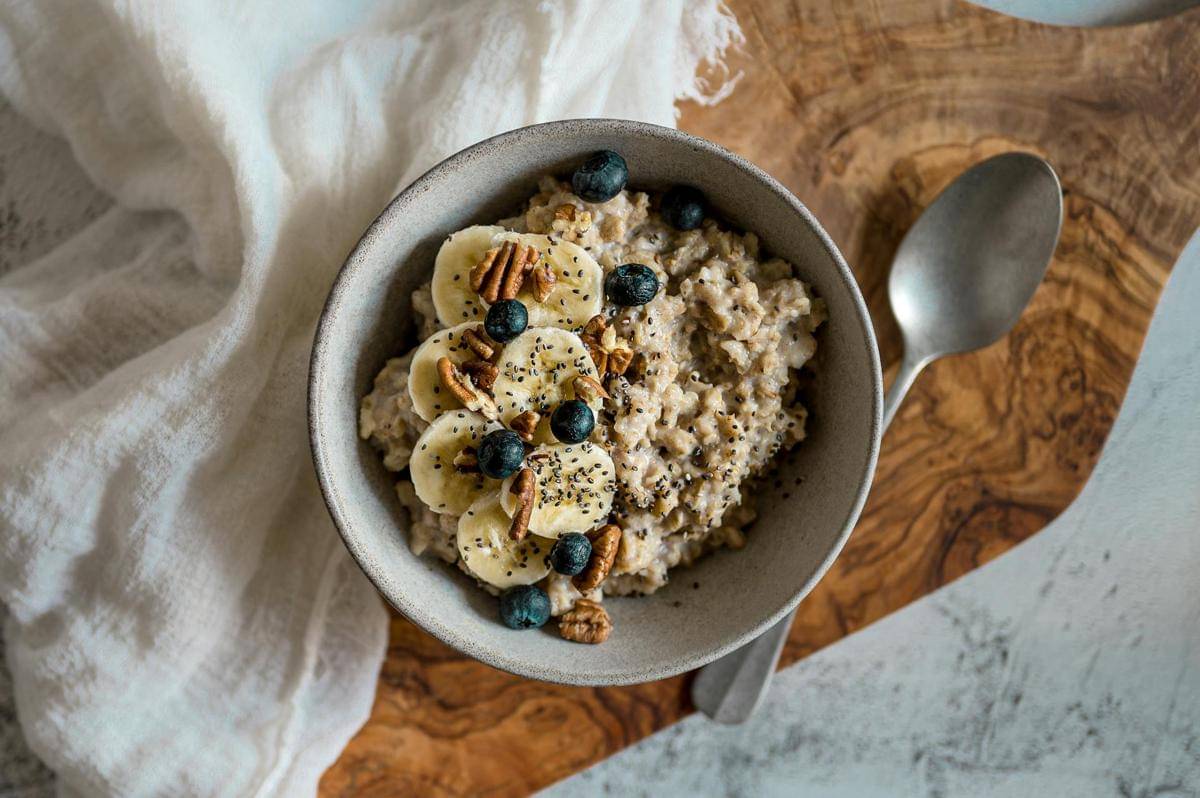 ilustrasi cinnamon sugar oatmeal 