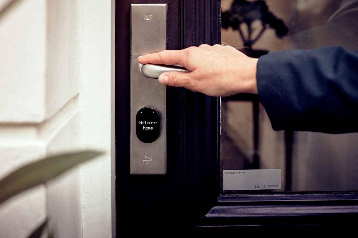 ilustrasi handle pintu (pexels.com/Joppe Beurskens)