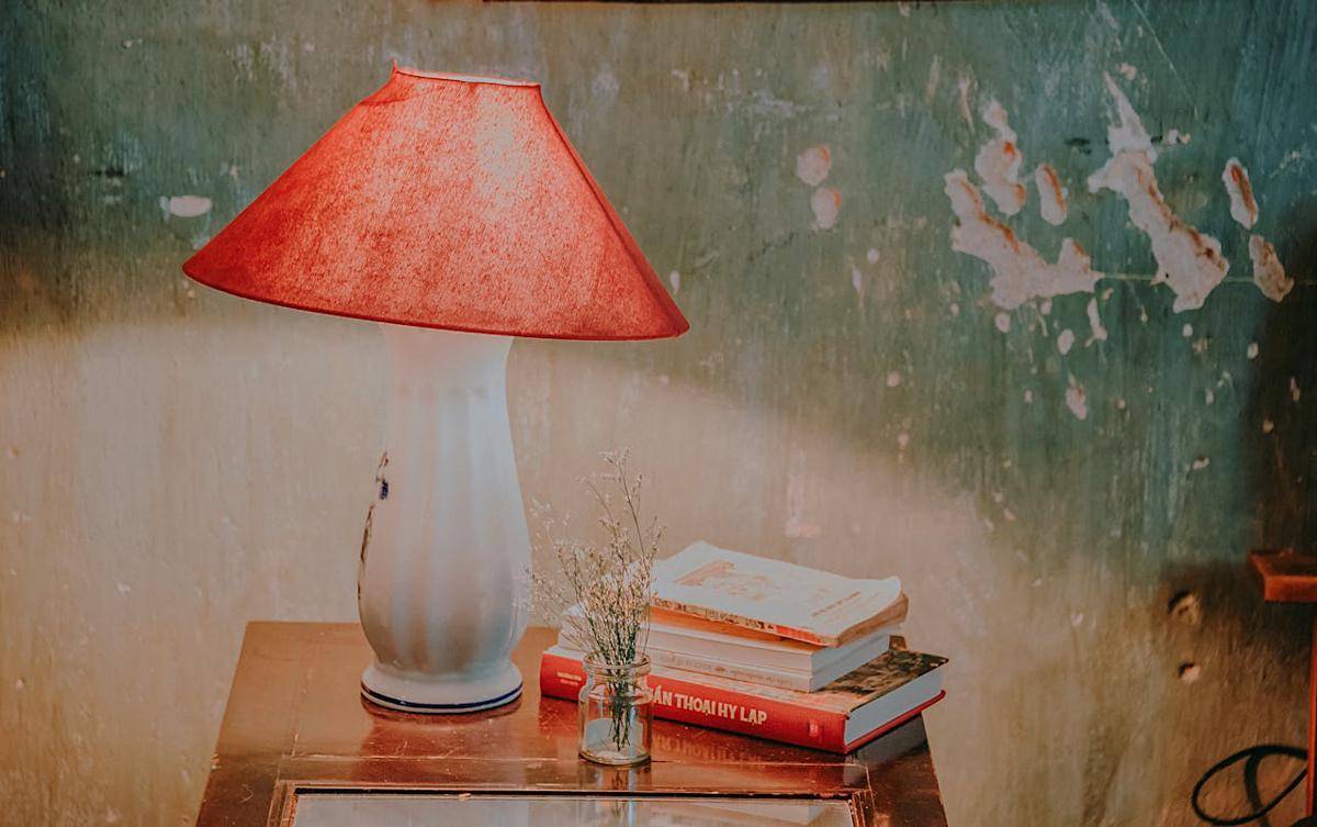 ilustrasi lampu meja