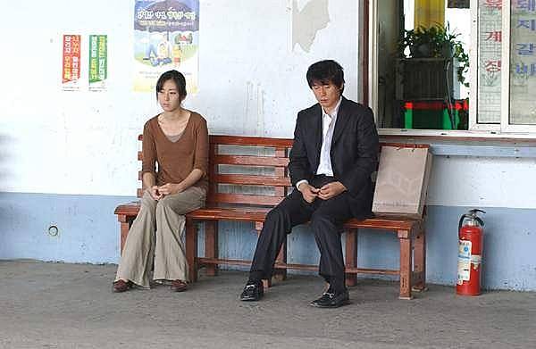Cuplikan film Lost in Love (dok. Cinema Service/Lost in Love)