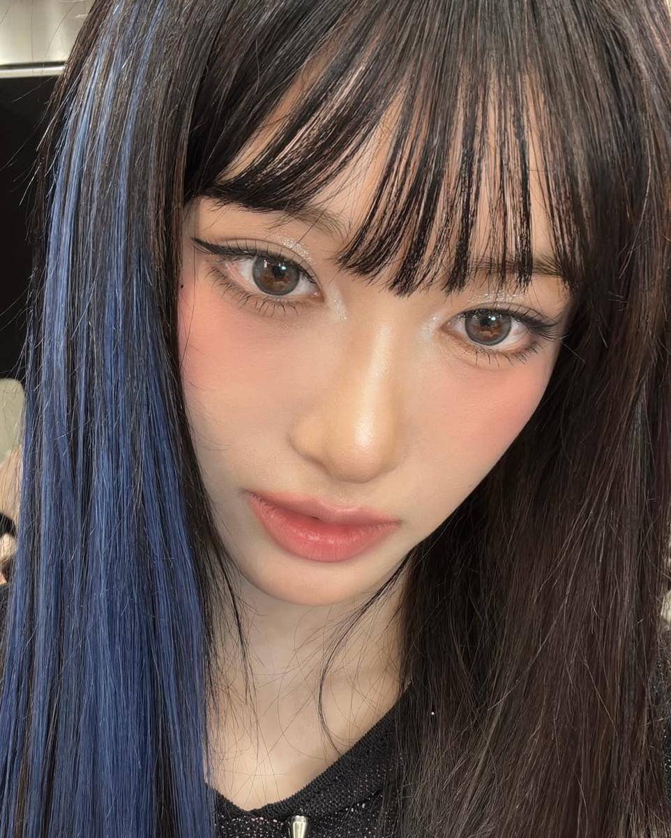 Inspirasi makeup ala member IVE (instagram.com/eeseooes)