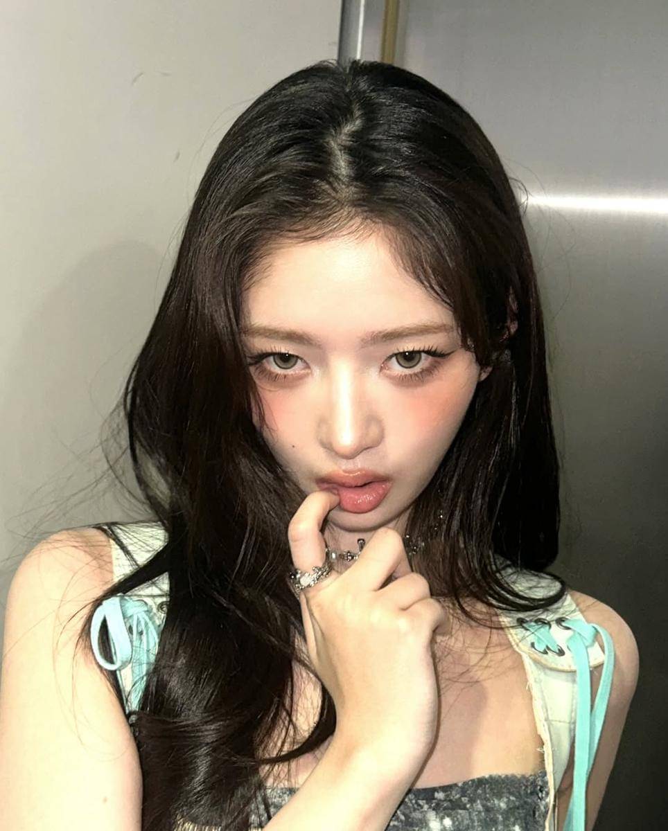 Inspirasi makeup ala member IVE (instagram.com/reinyourheart)