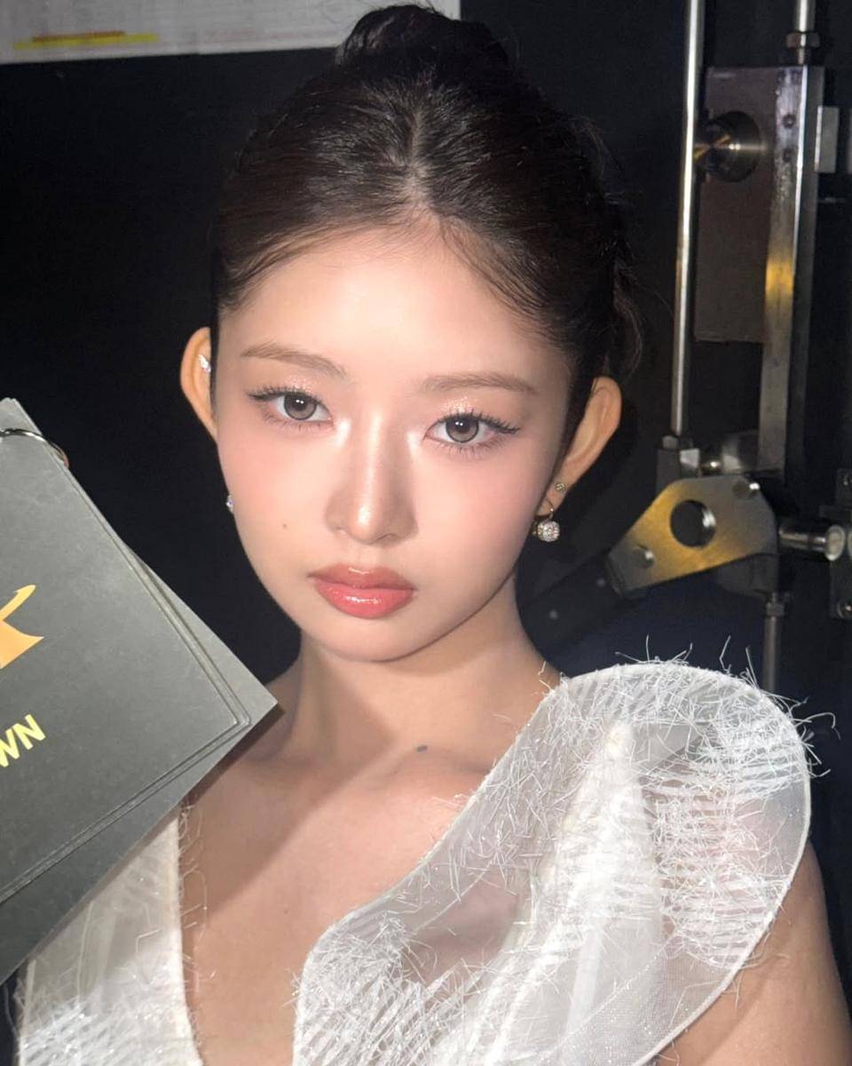 Inspirasi makeup ala member IVE (instagram.com/reinyourheart)