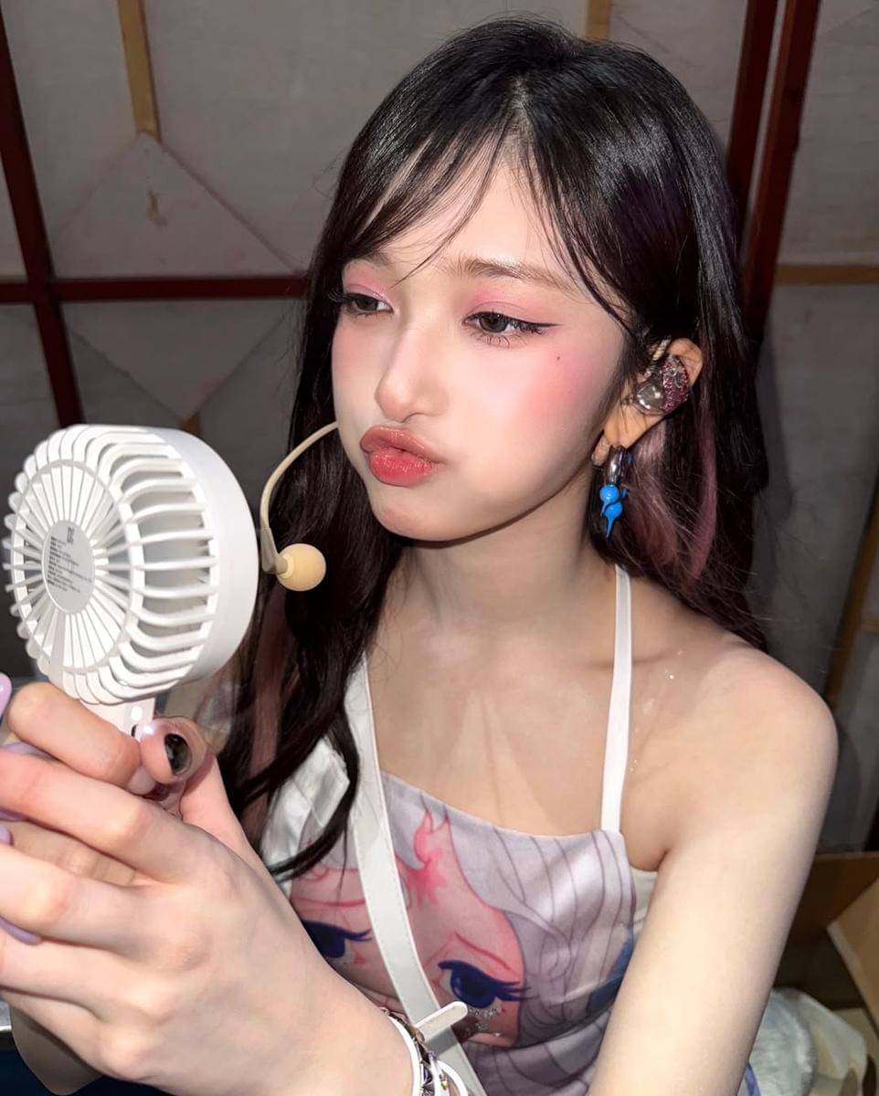 Inspirasi makeup ala member IVE (instagram.com/eeseooes)