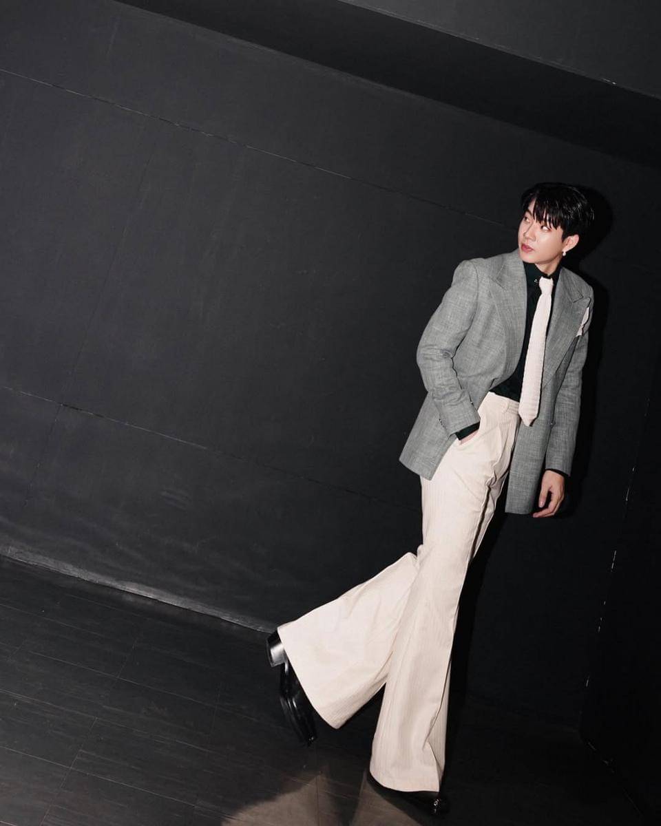 OOTD pakai dasi ala Off Jumpol (instagram.com/tumcial)