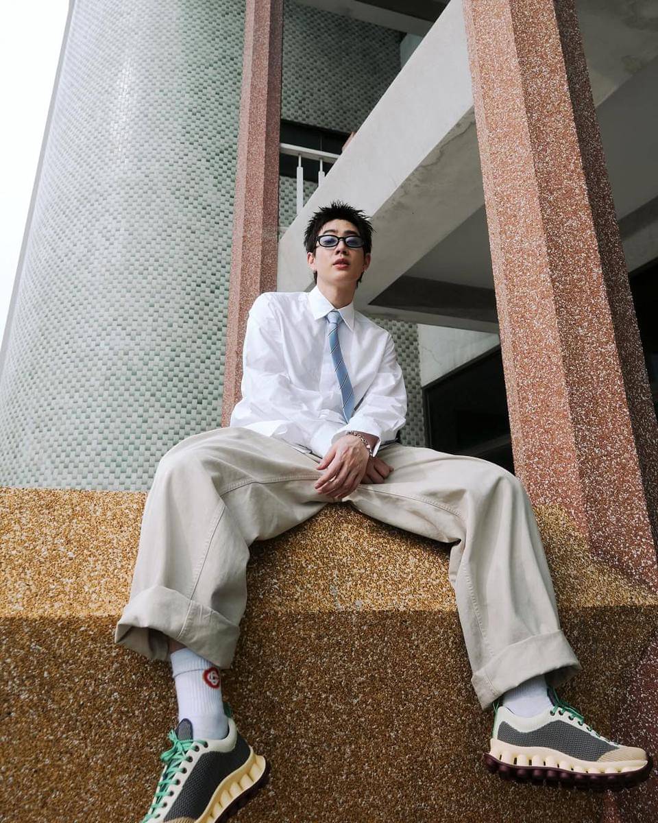 OOTD pakai dasi ala Off Jumpol (instagram.com/tumcial)