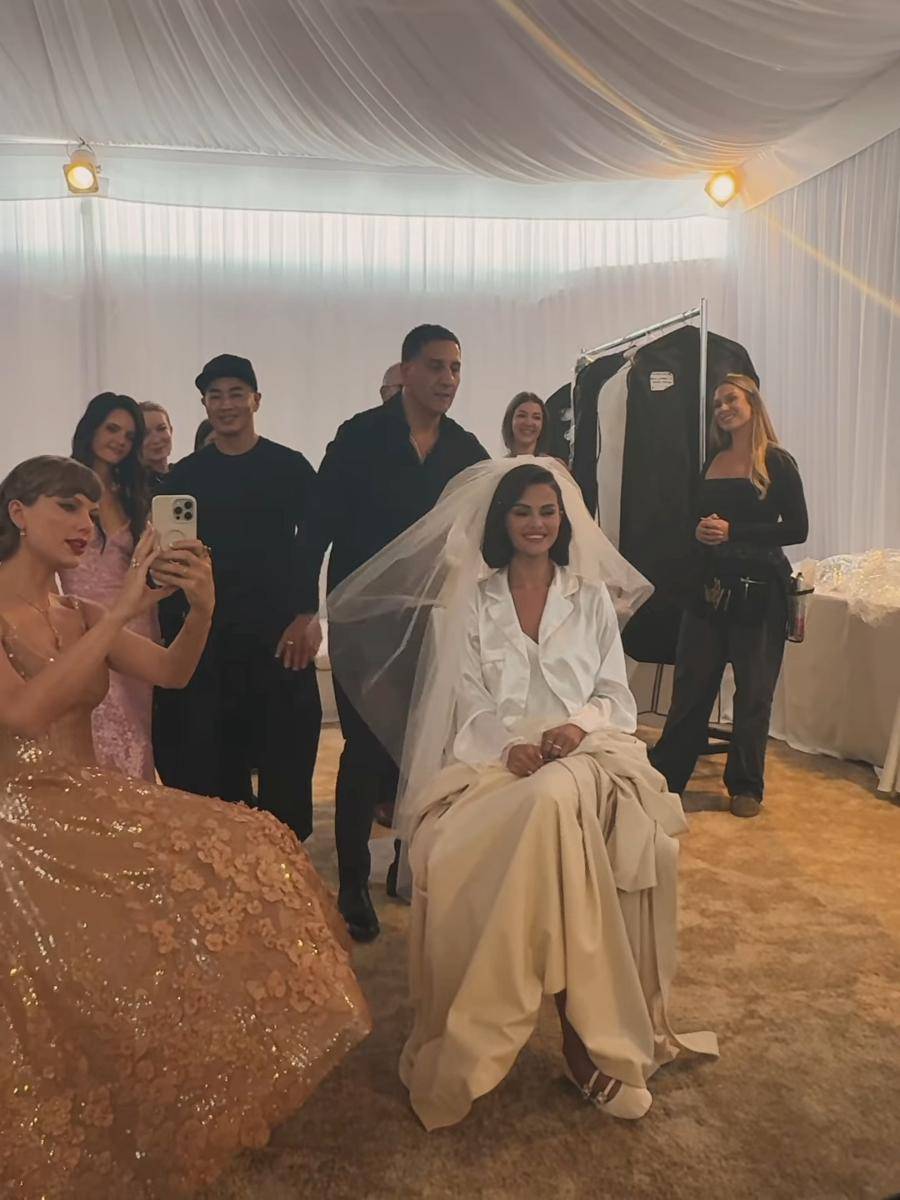 Taylor Swift di pernikahan Selena Gomez