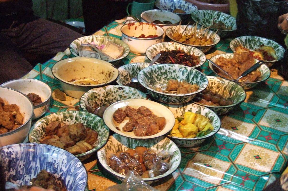 Potret aneka lauk nasi jamblang