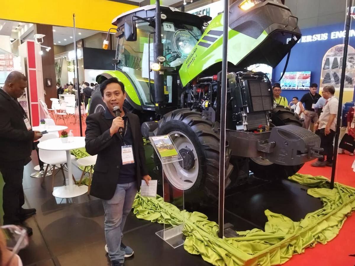 BCTN meluncurkan Zoomlion Tractor RN1104-1 dan BIXI AI di Palmex yang digelar di Hotel Santika Medan, Selasa (7/10/2025) (IDN Times/Doni Hermawan)