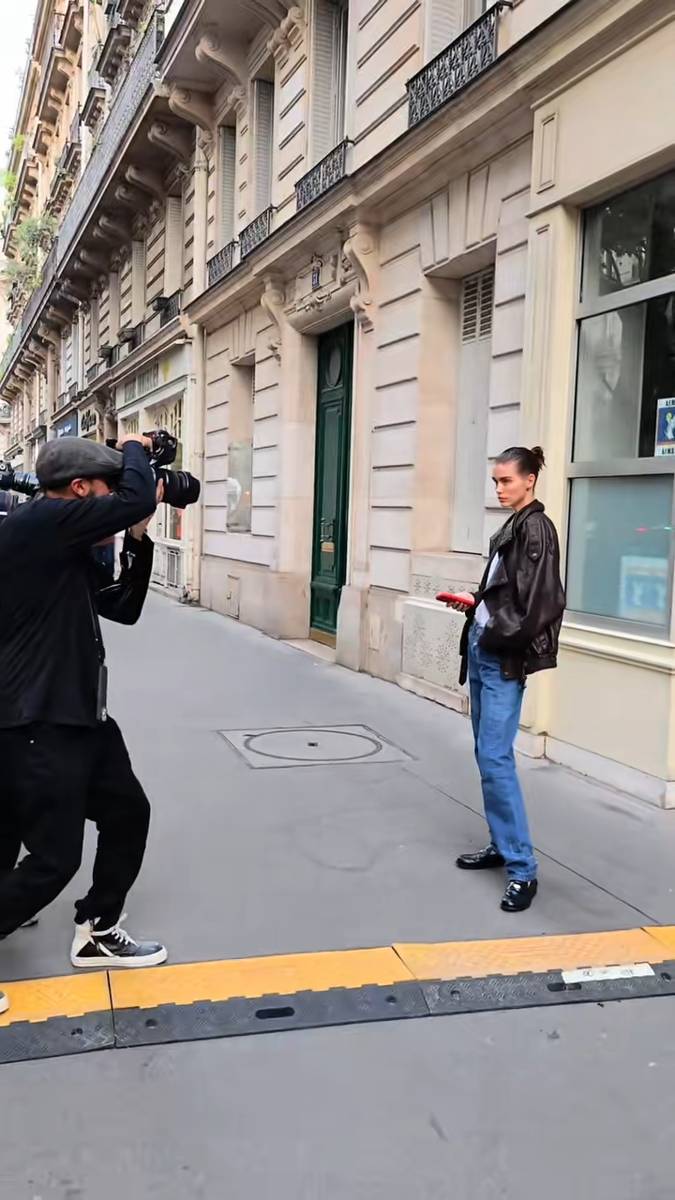 Luna Bijl di Paris Fashion Week