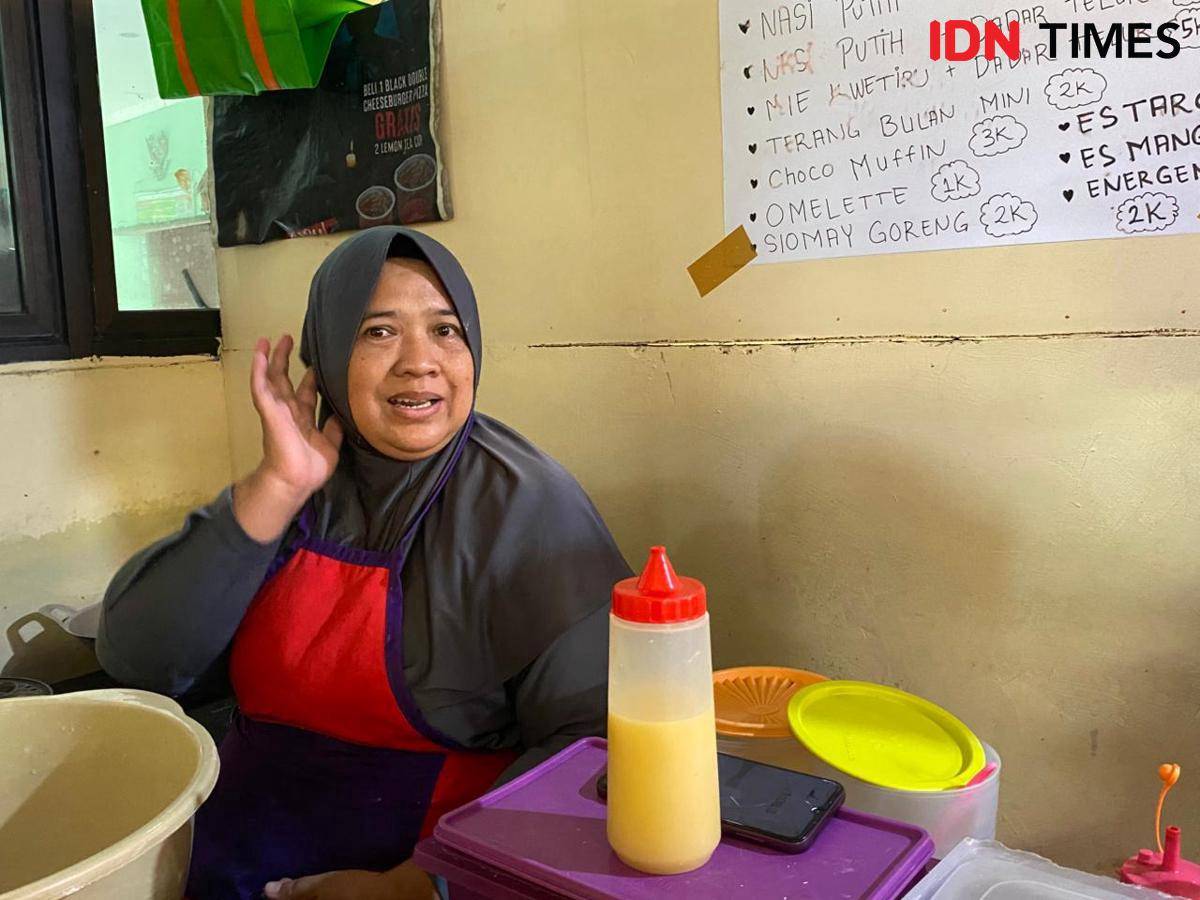 Salah satu pengelola kantin sehat di SDN 015 Balikpapan Selatan, Lia Herawati.