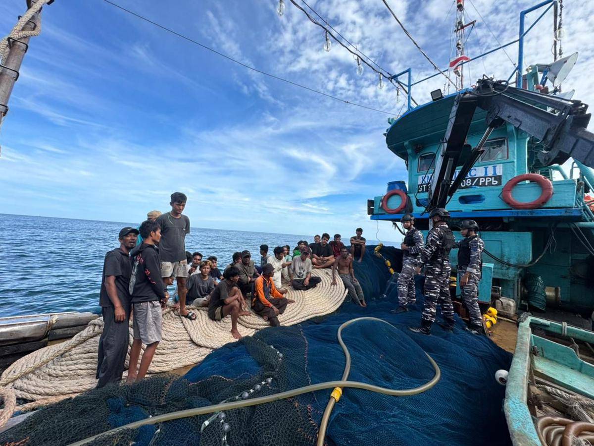 KRI Surik-645 di bawah Satuan Kapal Cepat (Satkat) Koarmada I berhasil menggagalkan upaya peredaran narkotika di perairan Selat Malaka (dok. Dispenal)