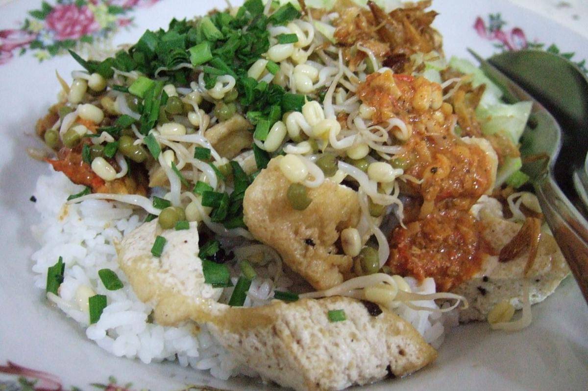 Potret nasi lengko khas Cirebon