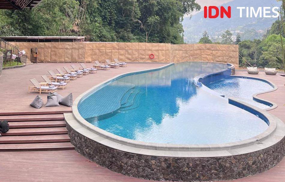 Potret kolam renang hotel 