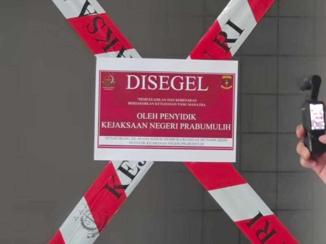Kejari lakukan penyegelan sejumlah ruangan KPU Prabumulih. (Dok. Kejari Prabumulih)