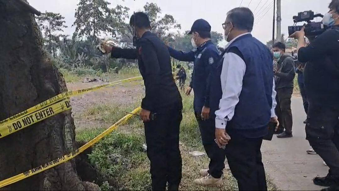 Menteri LH saat meninjau lokasi terpapar di Cikande 