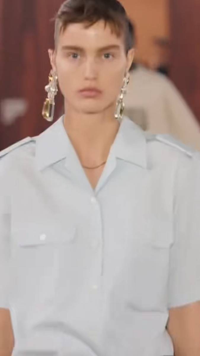 Luna Bijl di Paris Fashion Week