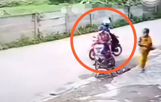 Begal di Palembang terekam CCTV melakukan aksinya di kawasan Sukarami Palembang (Dok: CCTV warga)