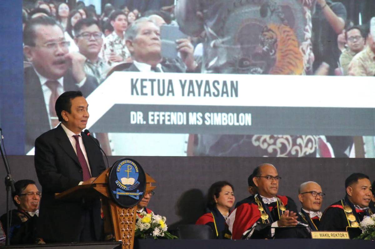 Ketua Yayasan HKBP Nommensen Effendi Simbolon berbicara pada perayaan 71 Tahun Nommensen dan 164 Tahun HKBP di Kampus Nommensen, Selasa (7/10/2025) (dok.istimewa)Ket