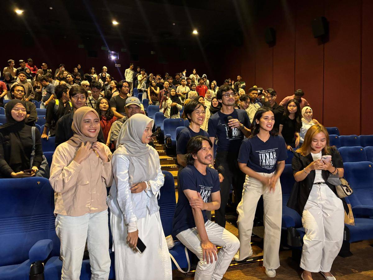 Sutradara dan pemeran Film Tukar Takdir, di XXI Empire Yogyakarta, Selasa (7/10/2025)
