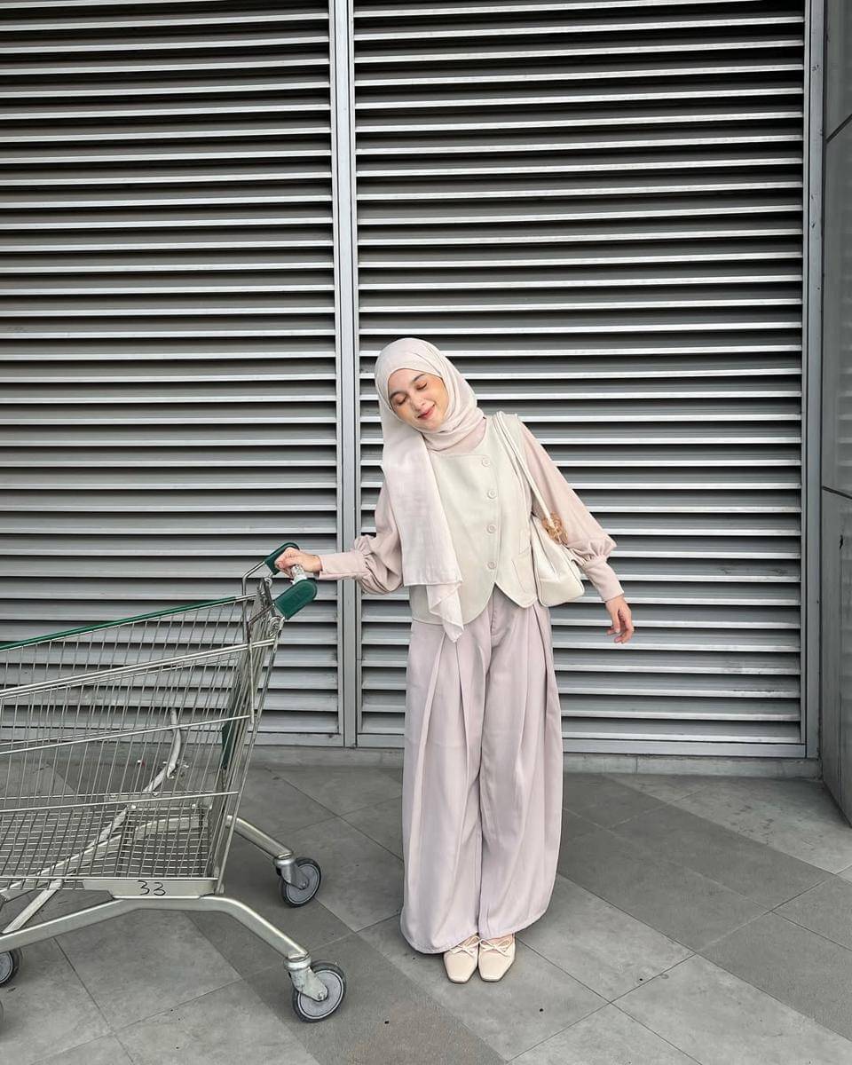 potret gaya layering ala Syindi Lucia (instagram.com/indisyindi)