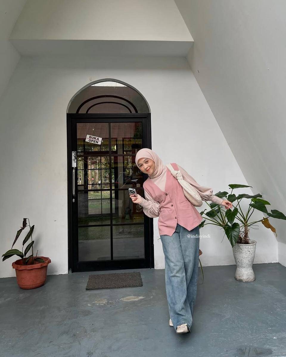 potret gaya layering ala Syindi Lucia (instagram.com/indisyindi)