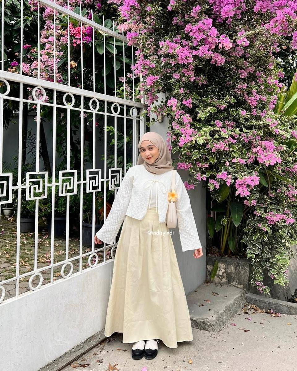 potret gaya layering ala Syindi Lucia (instagram.com/indisyindi)